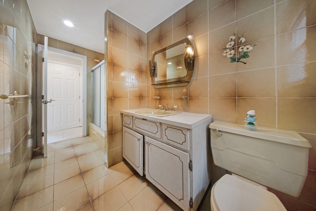 25 Gloversbrook Road Randolph, MA 02368 - Photo 15 of 40