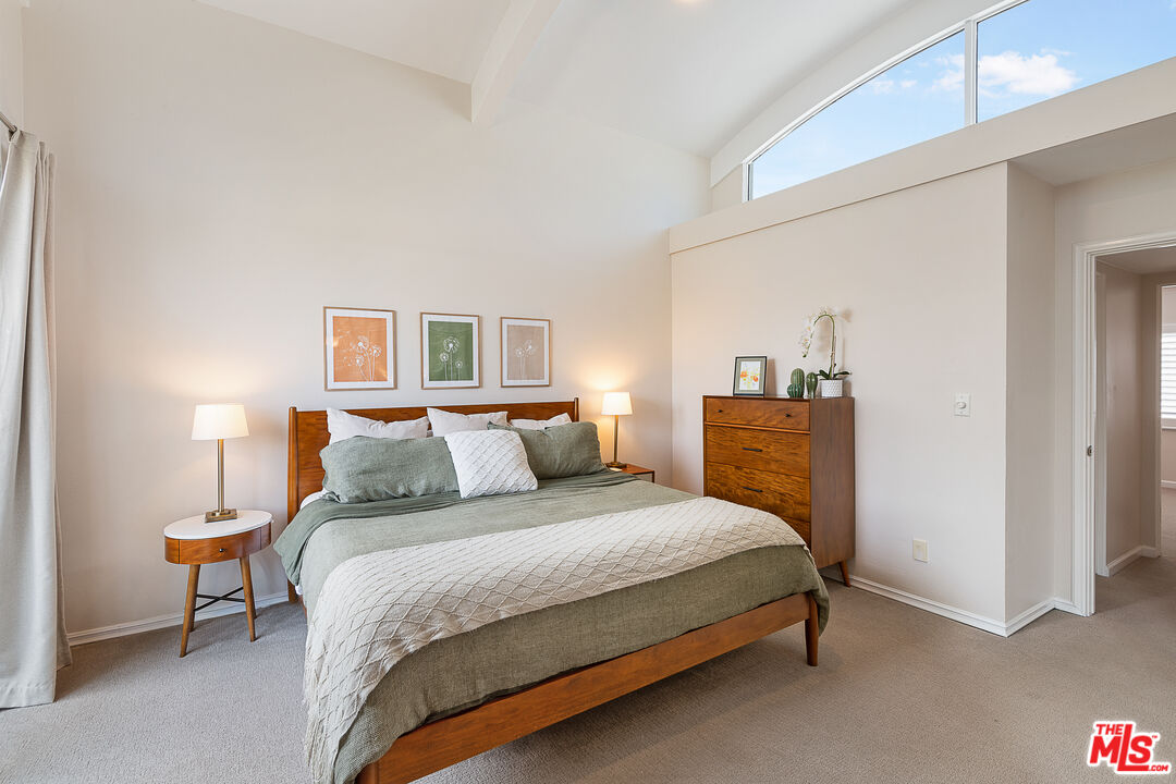 13214 Fiji Way, Unit P Marina del Rey, CA 90292 - Photo 21 of 41 a bedroom with a bed and a lamp
