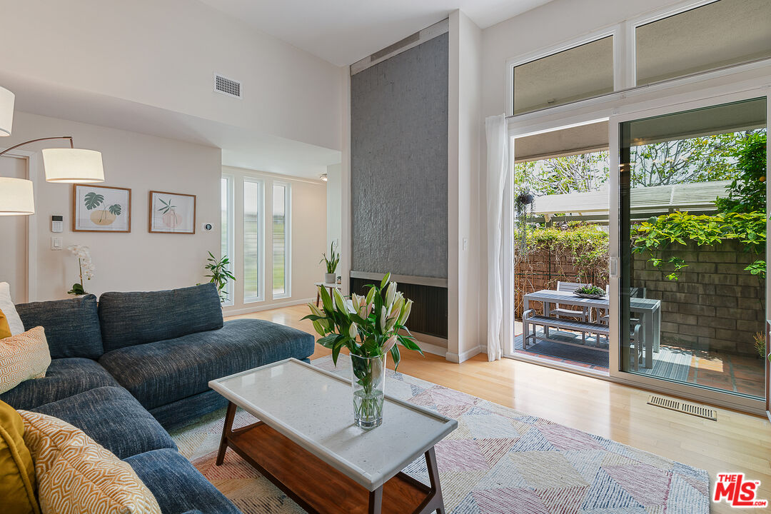 13214 Fiji Way, Unit P Marina del Rey, CA 90292 - Photo 3 of 41 a living room with furniture and a potted plant