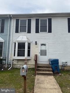 121 Whitburn Place Newark, DE 19702 - Photo 1 of 17 a front view of a house with stairs