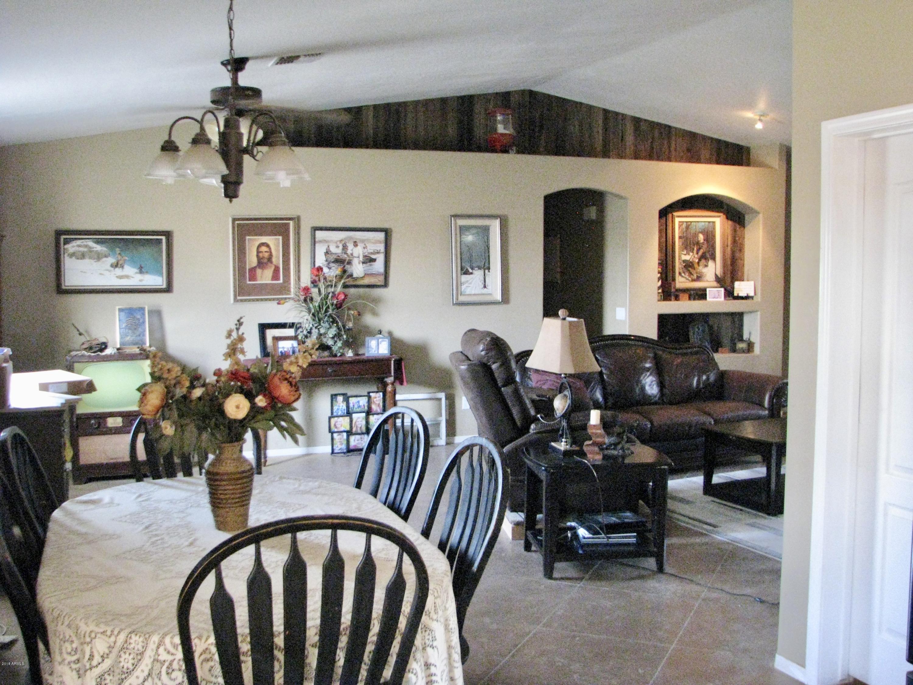 2811 East Seed Road Eloy, AZ 85131 - Photo 9 of 31 Family room