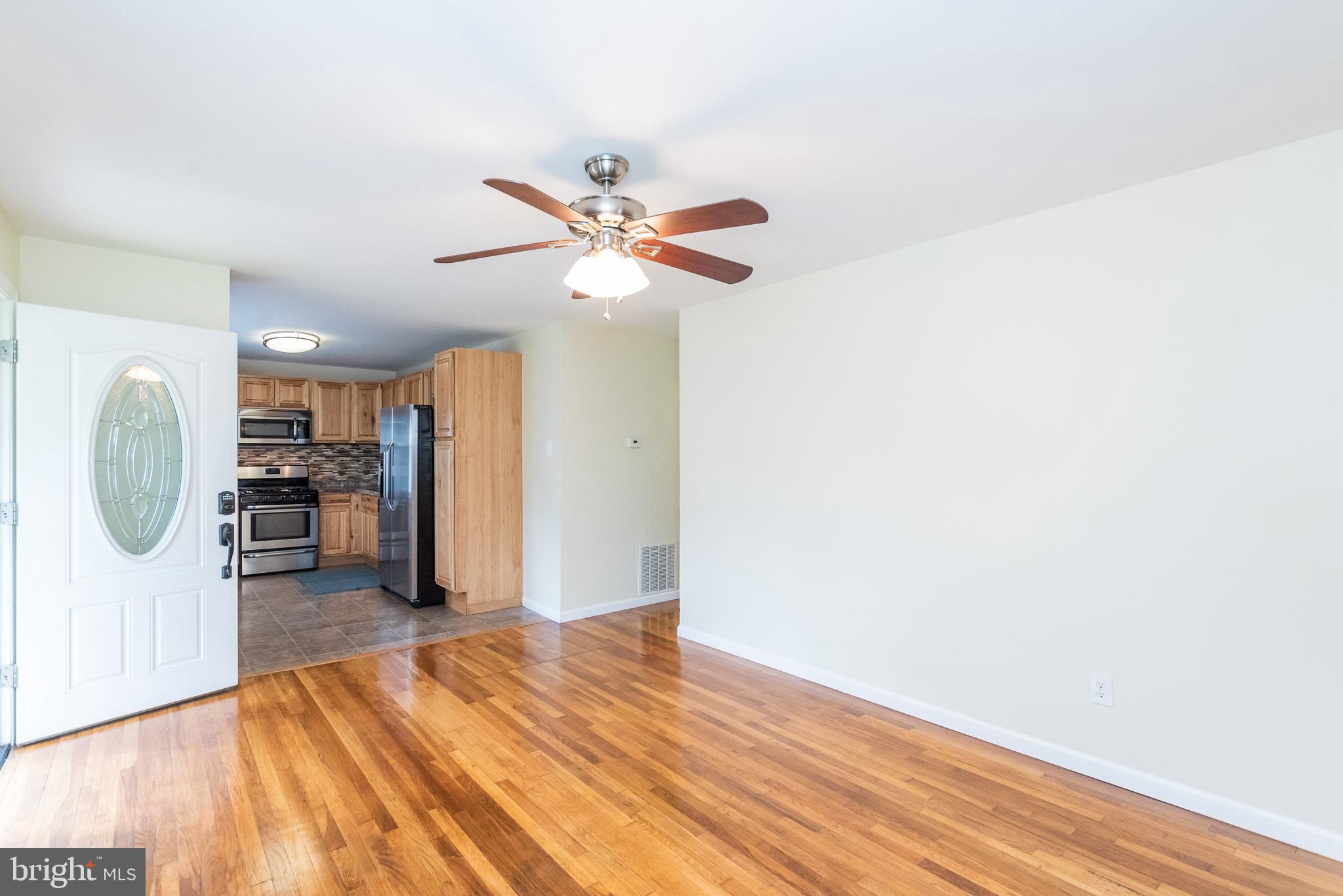 4110 Eder Road Dundalk, MD 21222 - Photo 14 of 49 Living Room