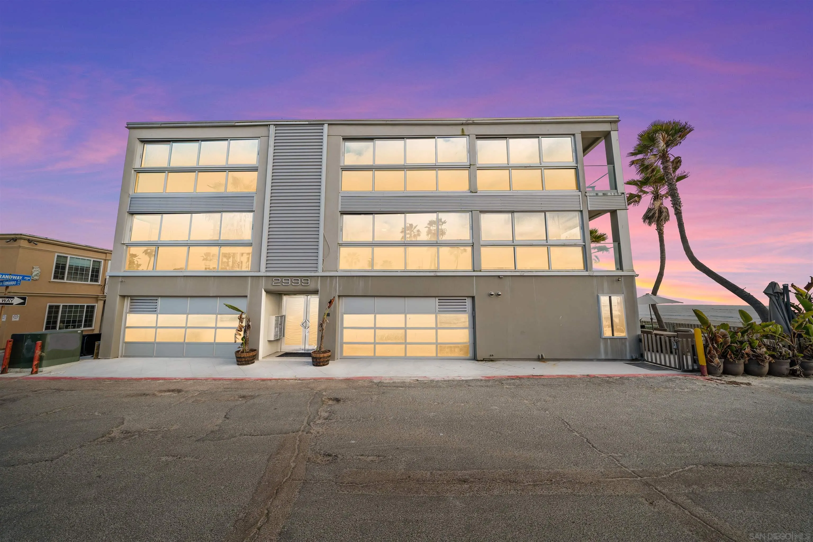 2999 Ocean Front Walk, Unit 2 San Diego, CA 92109 - Photo 22 of 25 a view of an empty room with a window
