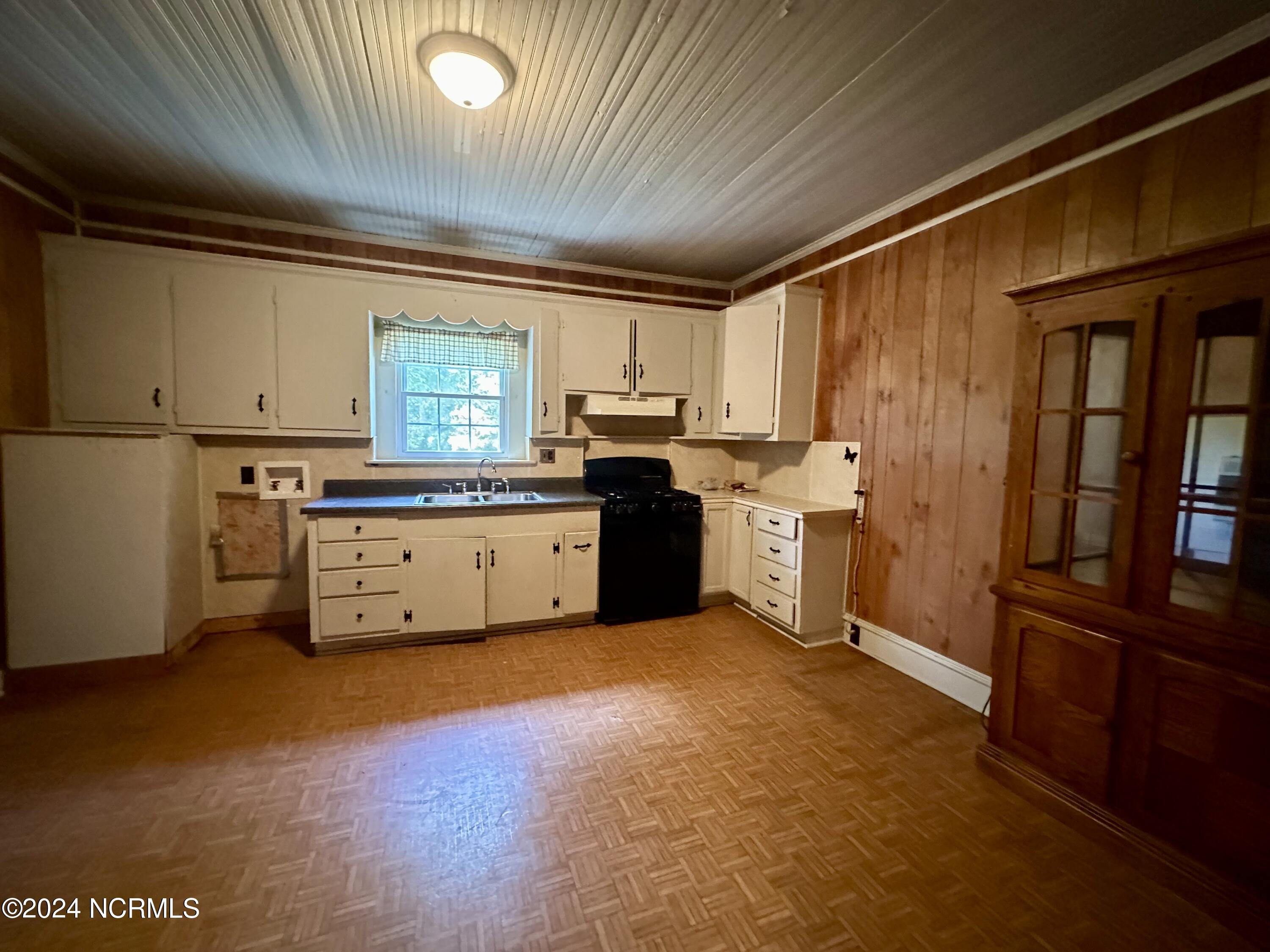 114 Rhodes Avenue Windsor, NC 27983 - Photo 10 of 26 IMG_1774