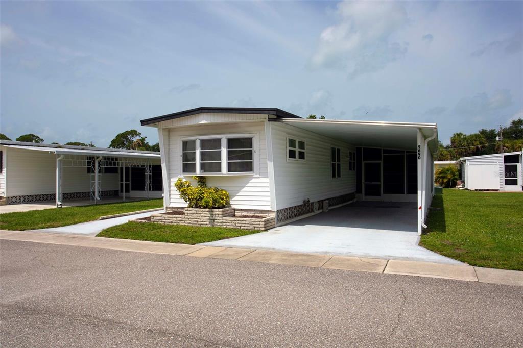 5690 Forsythia Road Venice, FL 34293 - Photo 3 of 38 Gallery Image 3