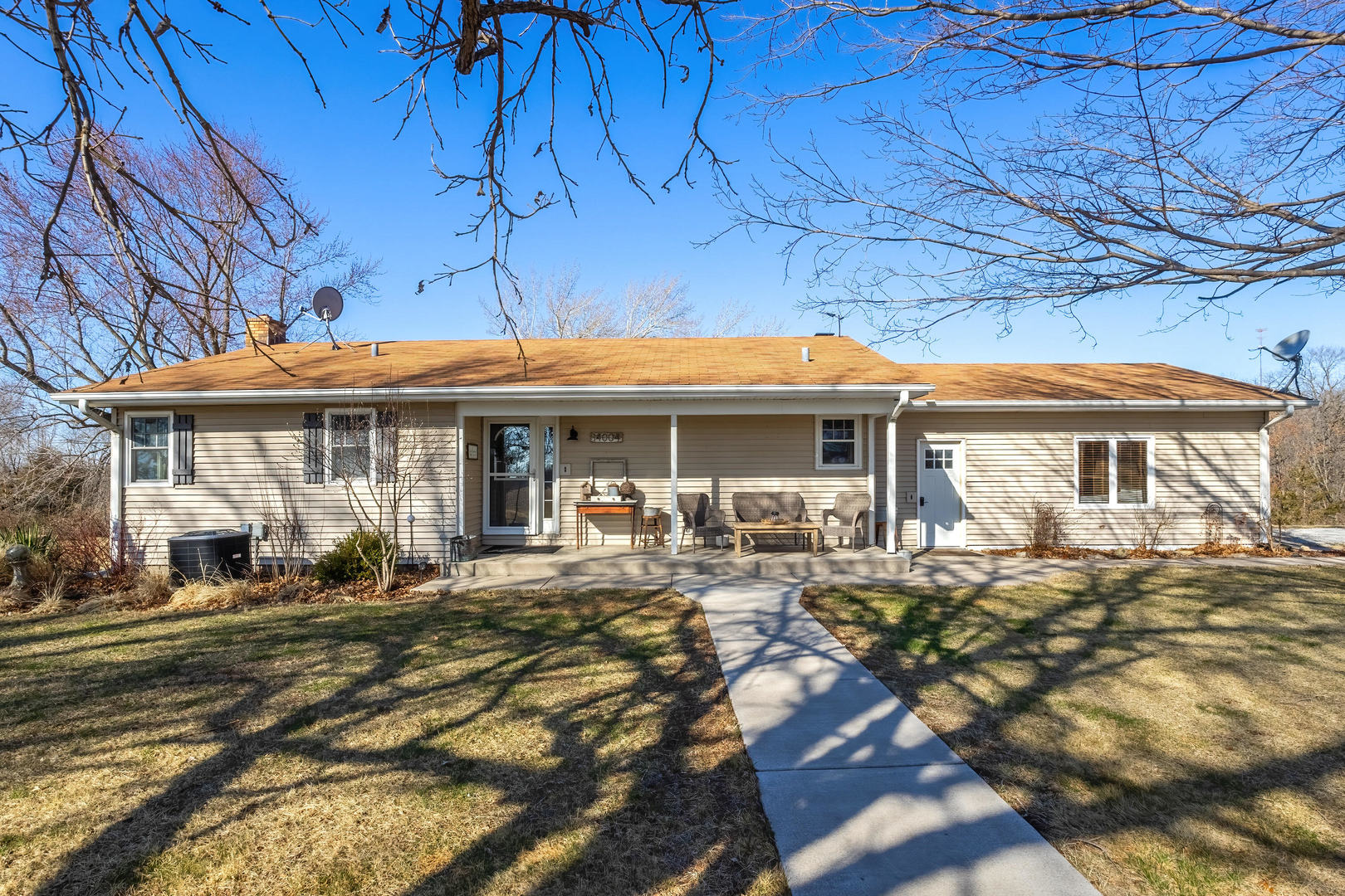14004 252nd Street West Illinois City, IL 61259 - Photo 2 of 49 a front view of a house with large windows