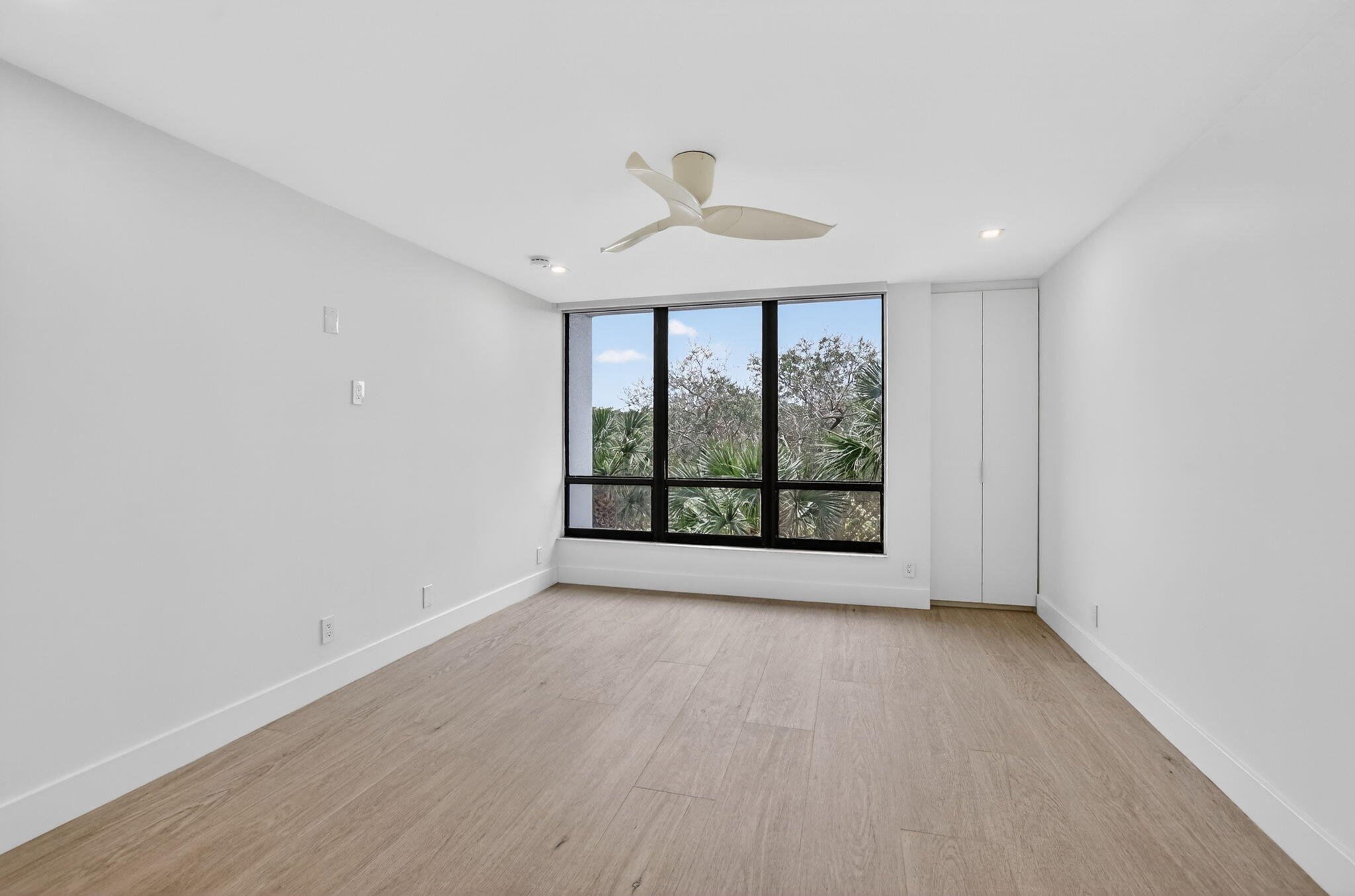 7835 Lakeside Boulevard, Unit 946 Boca Raton, FL 33434 - Photo 14 of 20 a view of an empty room with a window