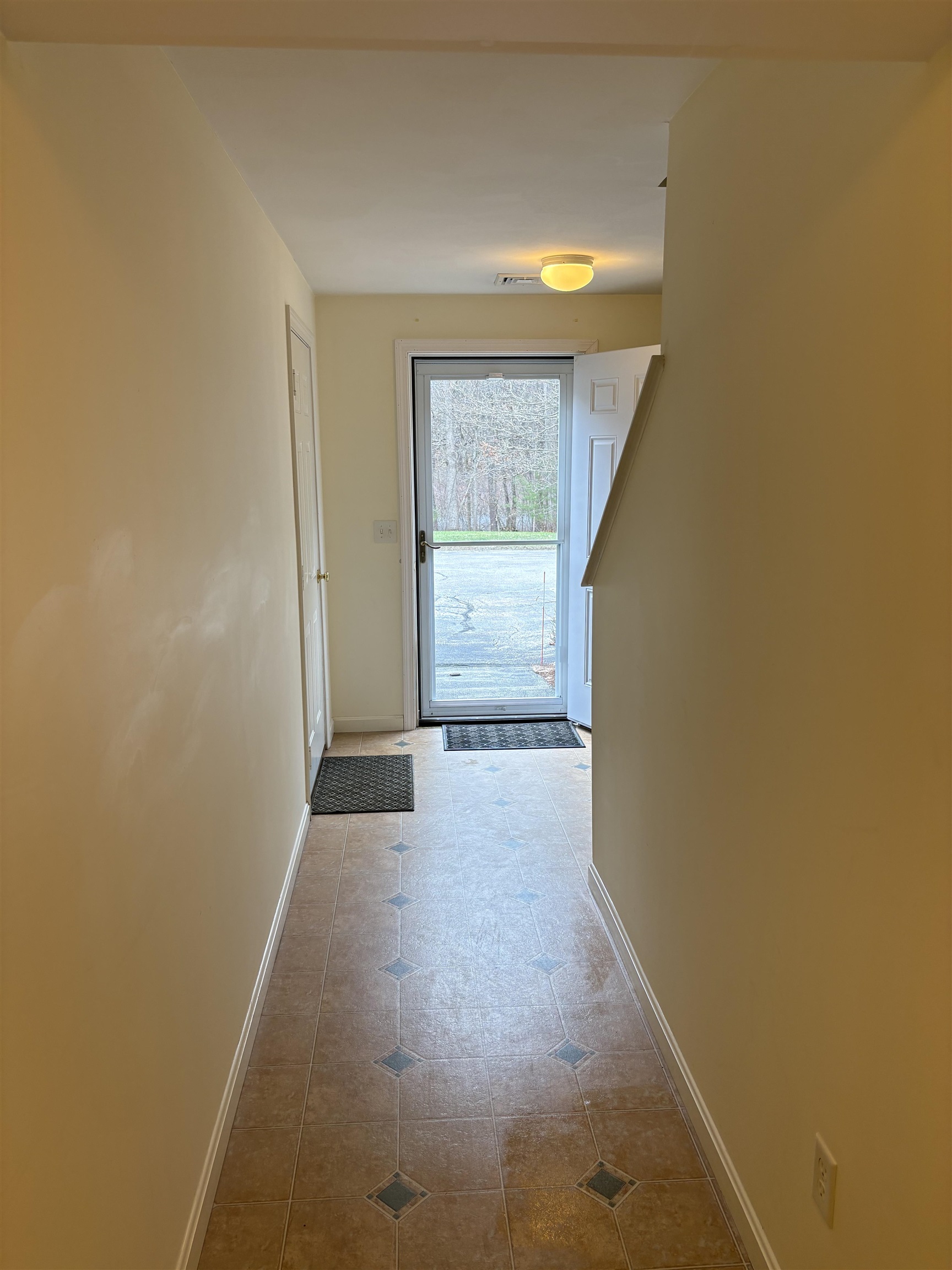 19 Mulberry Lane Amherst, NH 03031 - Photo 34 of 41