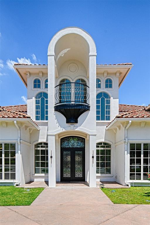 6301 Churchill Way Dallas, TX 75230 - Photo 3 of 40 front view of a house with a porch