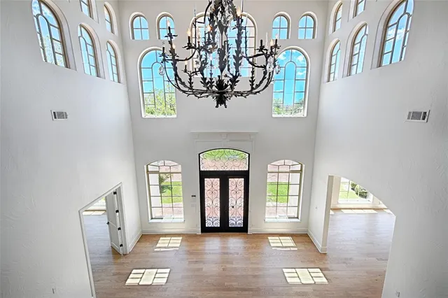 a view of entryway with a front door