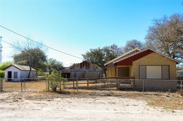 $75,000 | 305 North Perez Street, San Diego, TX 78384