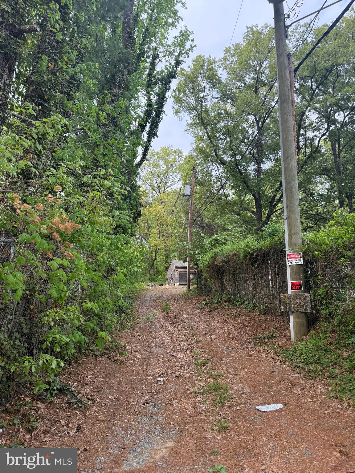 4109 Meyers Road Triangle, VA 22172 - Photo 9 of 10 a backyard of a house with lots of green space