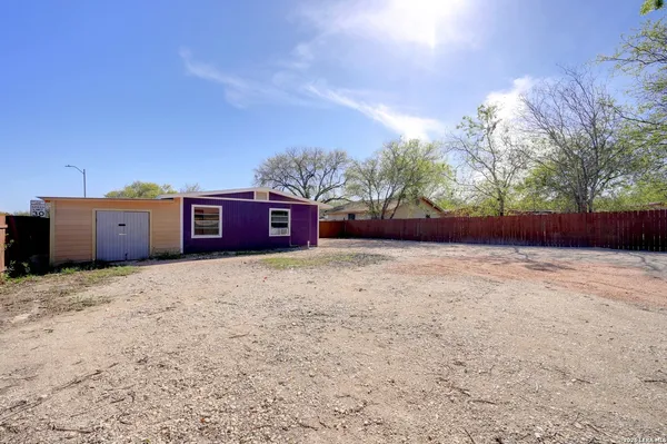 a view of a yard
