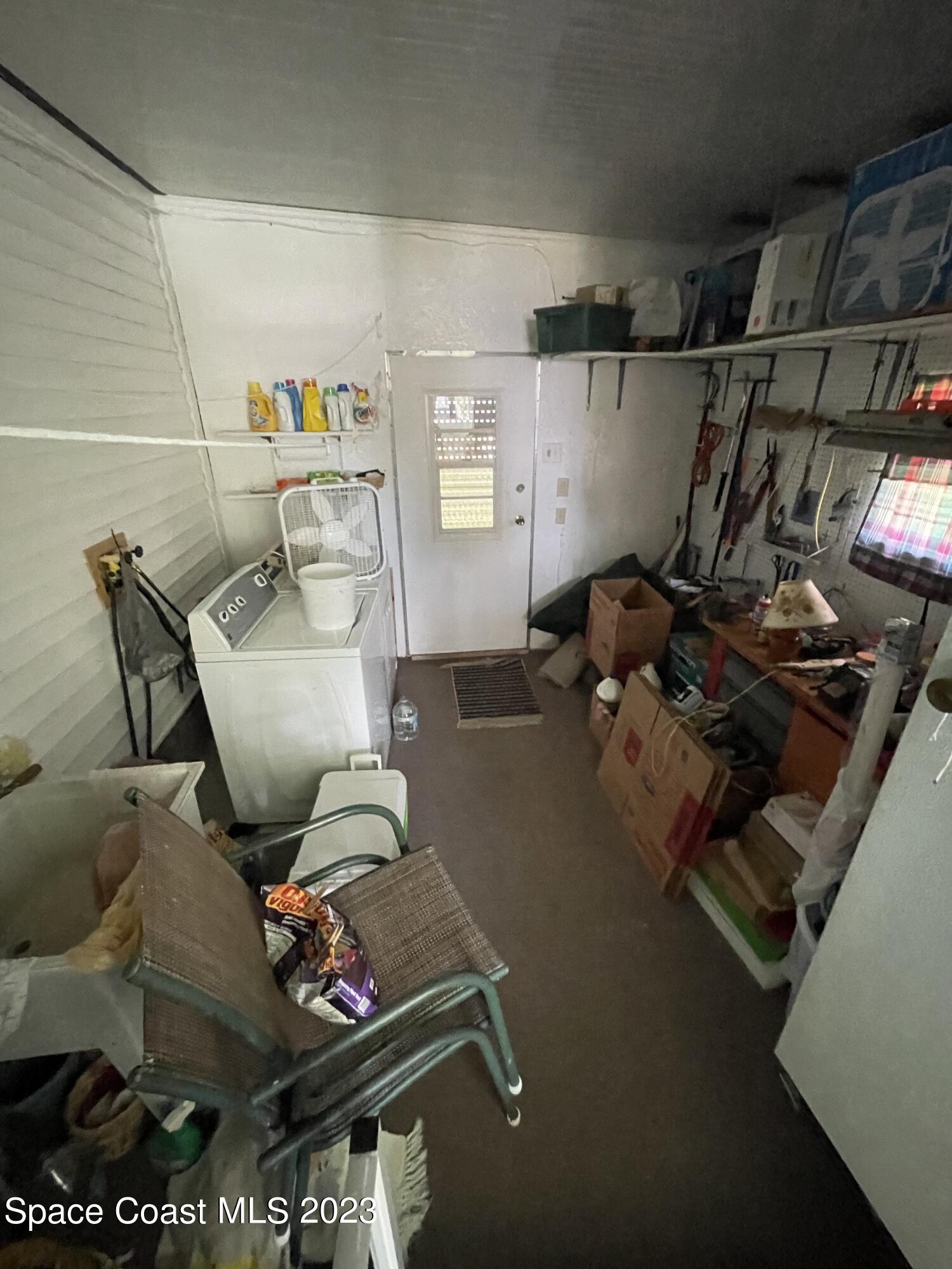 906 Oleander Circle Sebastian, FL 32976 - Photo 23 of 24 a living room with furniture