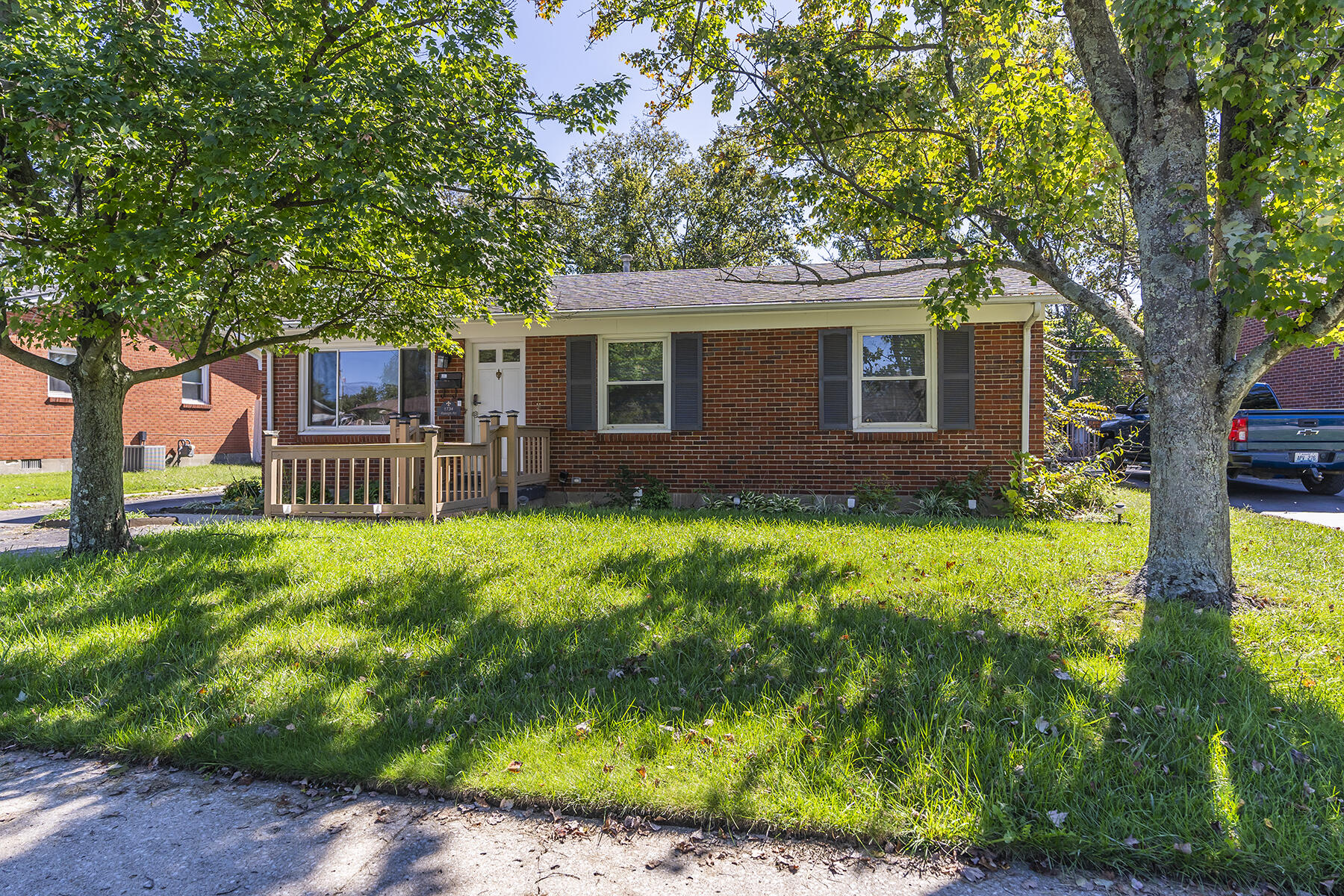 1734 Raleigh Road Lexington, KY 40505 - Photo 1 of 23 1734raleigh01 copy