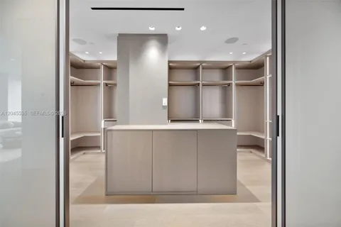 $8,995,000 | 1100 Biscayne Boulevard, Unit 3906, Miami, FL 33132