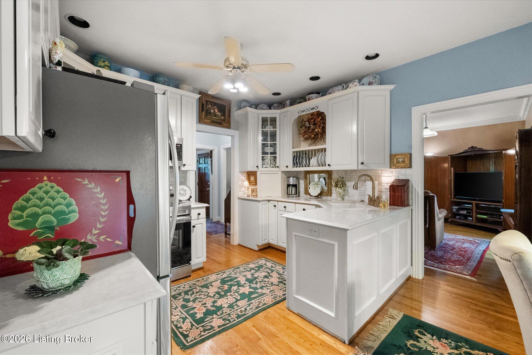 7101 Hickory Valley Road Louisville, KY 40299 - Photo 11 of 33 Kitchen