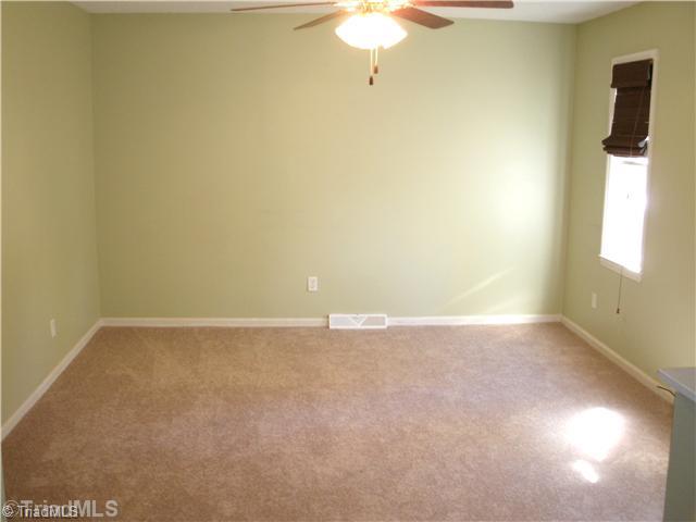 3900 Welcome-Arcadia Road Lexington, NC 27295 - Photo 4 of 16 Living Room.