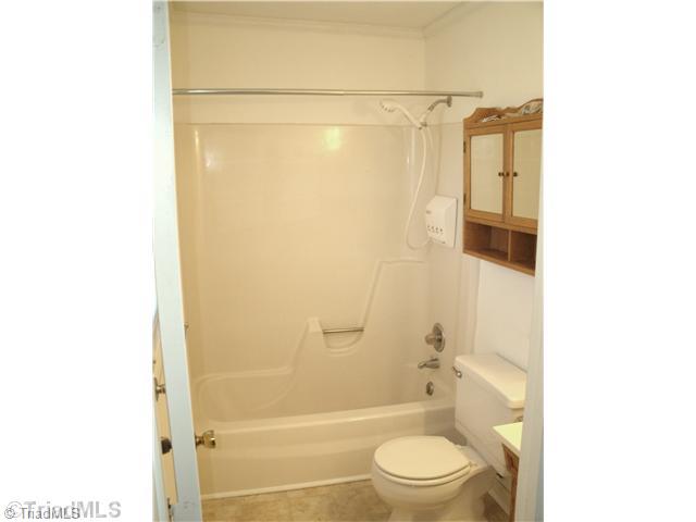 3900 Welcome-Arcadia Road Lexington, NC 27295 - Photo 8 of 16 Bath.