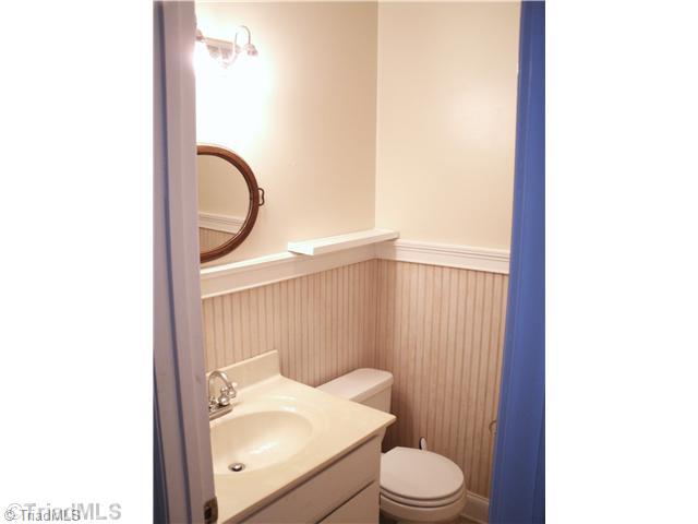 3900 Welcome-Arcadia Road Lexington, NC 27295 - Photo 9 of 16 Bath.