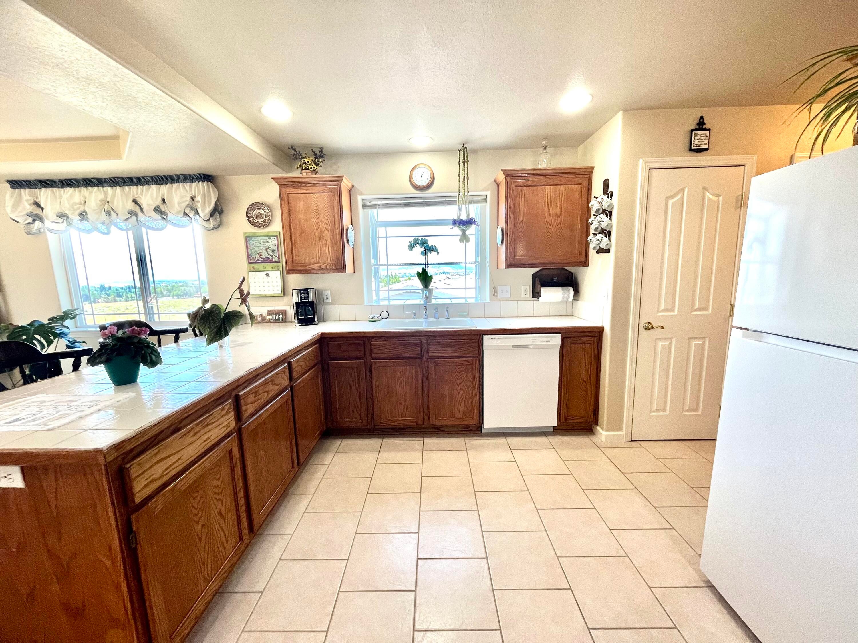 5964 Springcrest Way Klamath Falls, OR 97603 - Photo 8 of 22 DF779C48-551B-4DDE-A00E-8C54E048E4B5