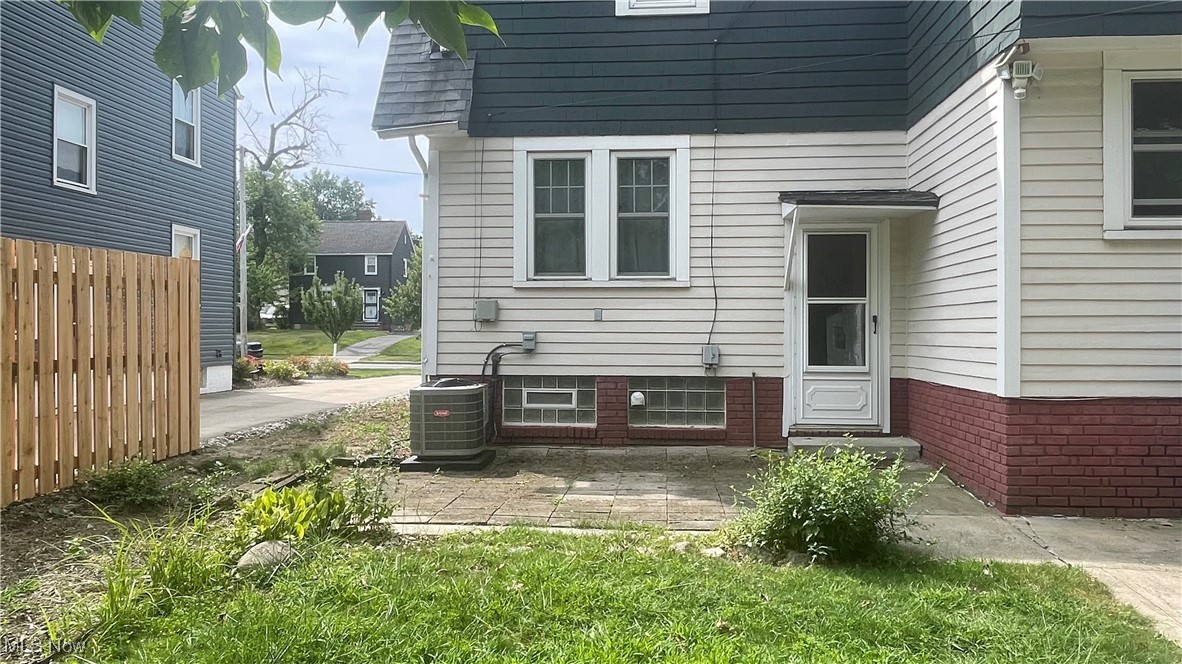 3573 Silsby Road Cleveland, OH 44118 - Photo 26 of 29 Back entry from the driveway with patio.