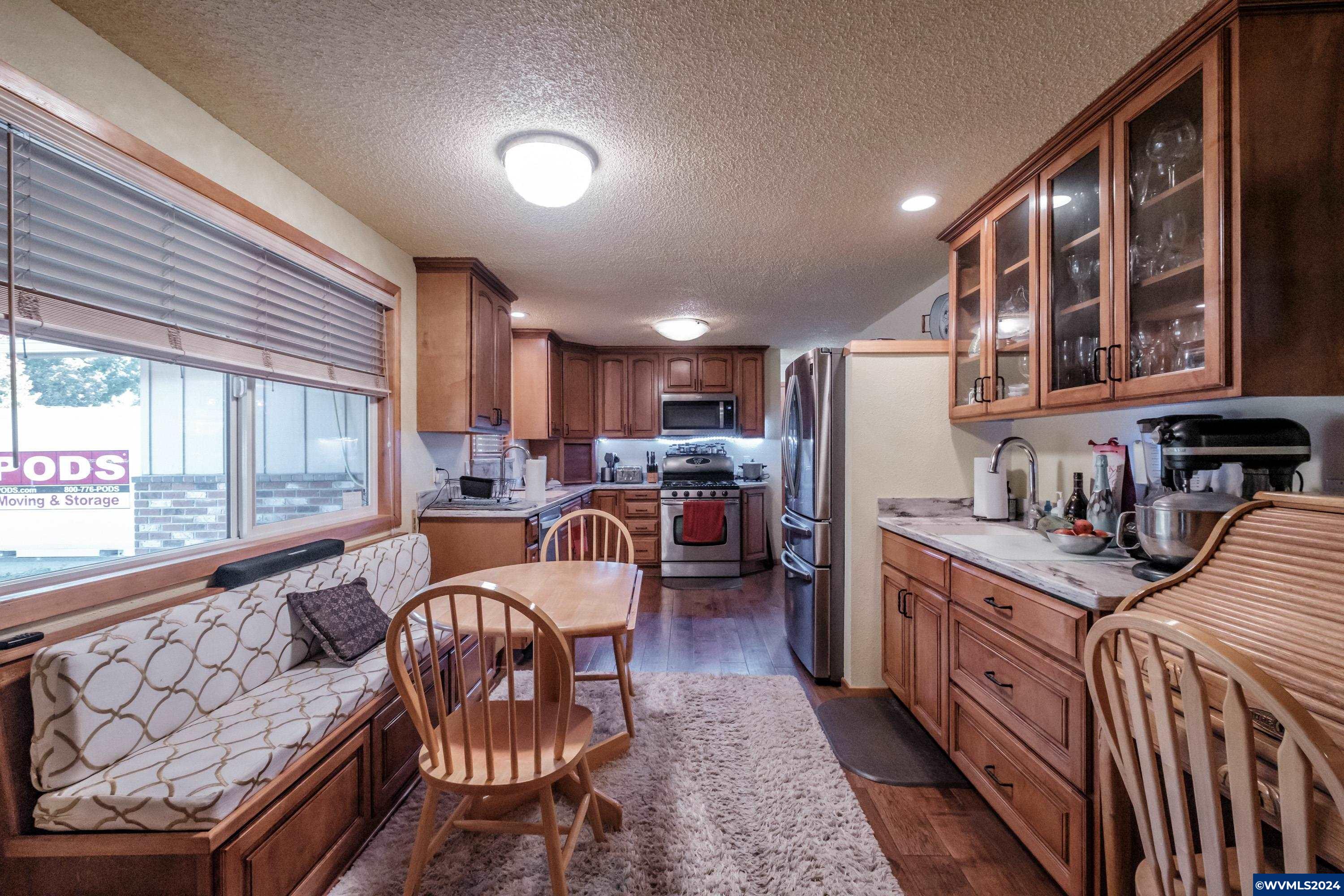 1214 Northeast Springwood Drive Albany, OR 97321 - Photo 7 of 50