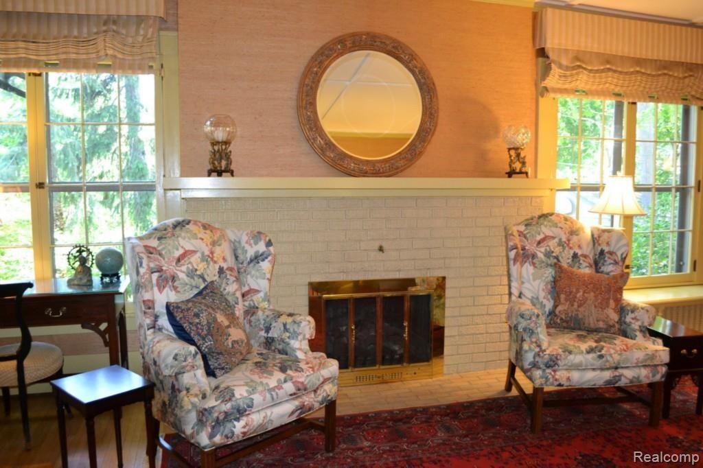 952 Southfield Road Birmingham, MI 48009 - Photo 8 of 25 aa b Living Room DSC_7533.jpg