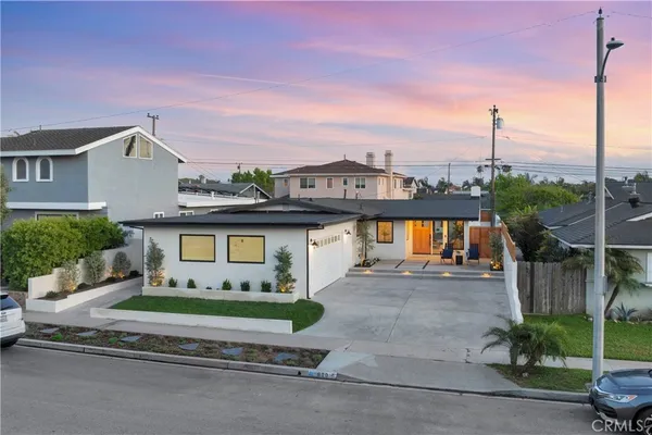 $2,000,000 | 900 Catalina Avenue, Seal Beach, CA 90740