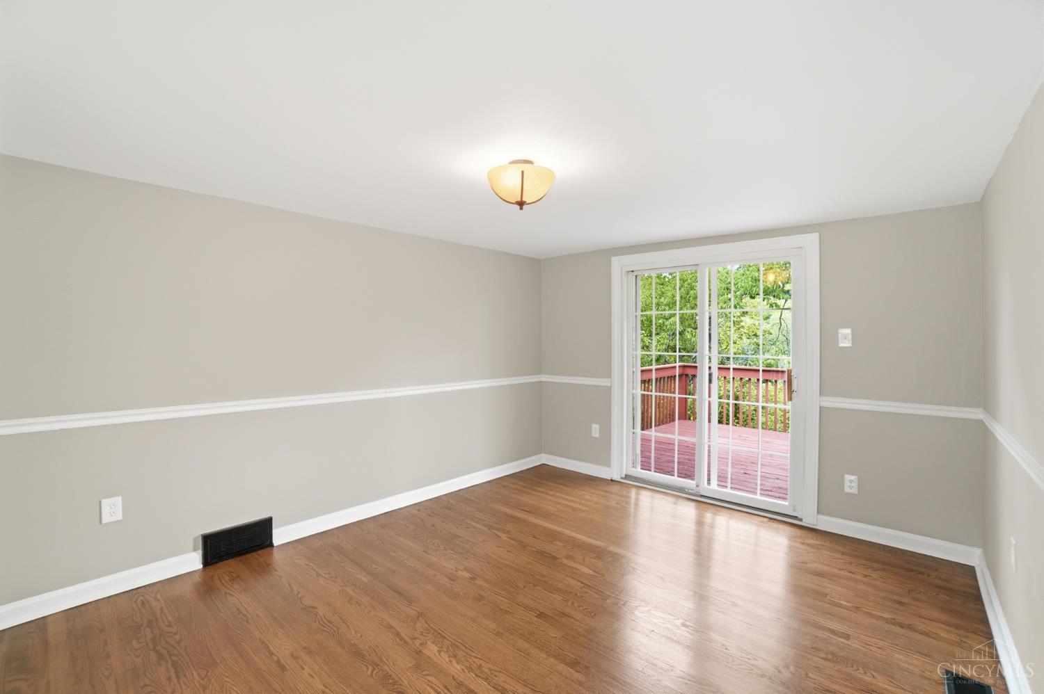 9808 Daly Road Cincinnati, OH 45231 - Photo 15 of 39