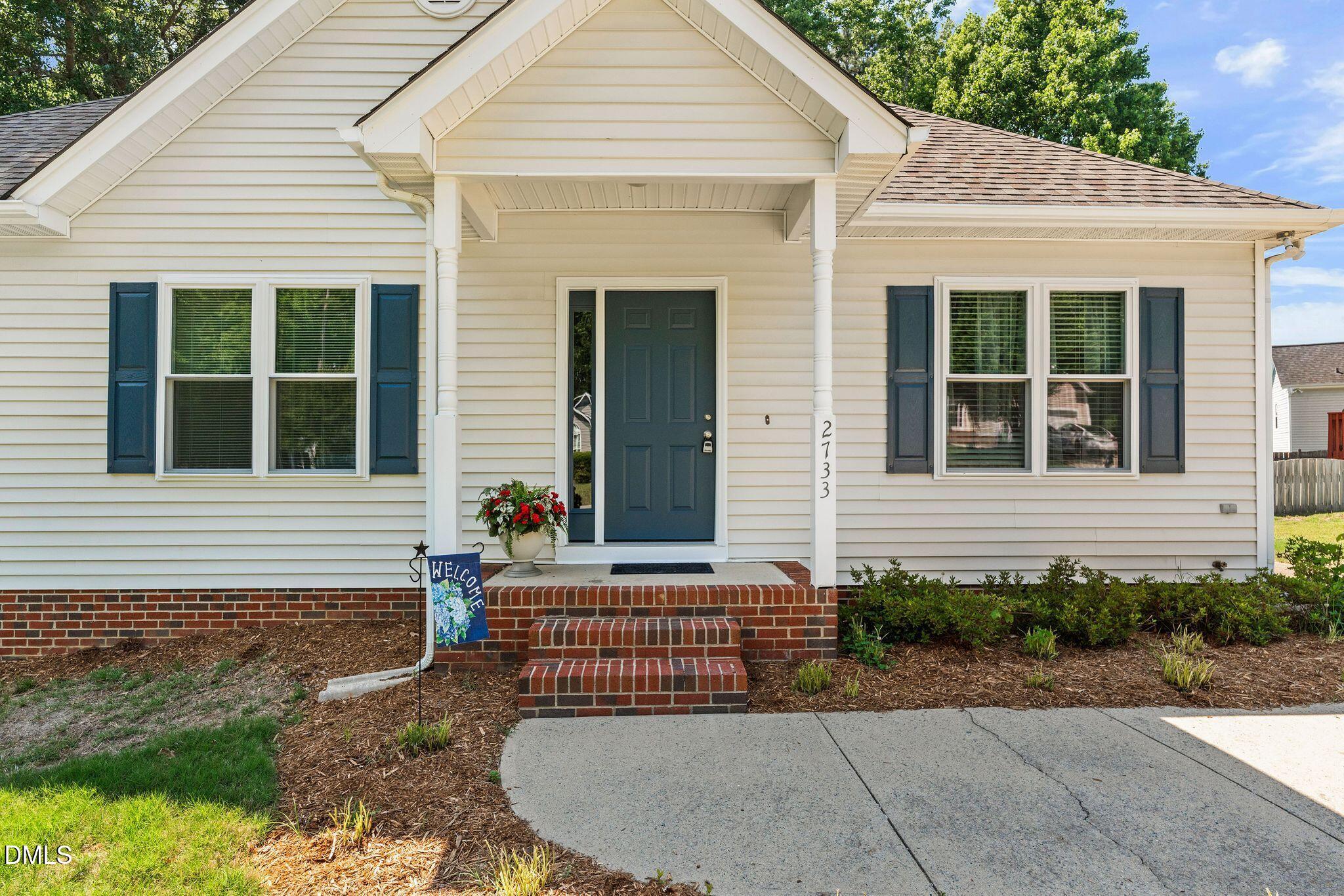 2733 Glastonbury Road Apex, NC 27539 - Photo 3 of 35 12_DSC05227