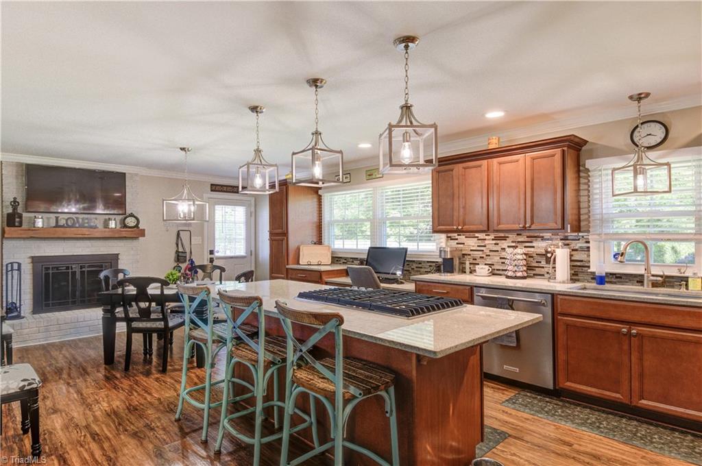 3604 Edgefield Road Greensboro, NC 27409 - Photo 4 of 23