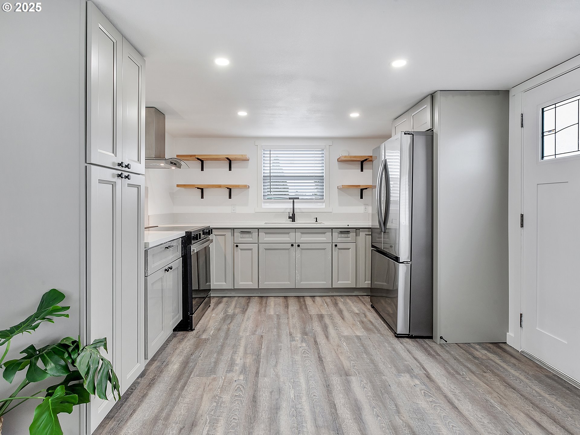 620 Southeast 2nd Avenue Canby, OR 97013 - Photo 12 of 26 Bathroom