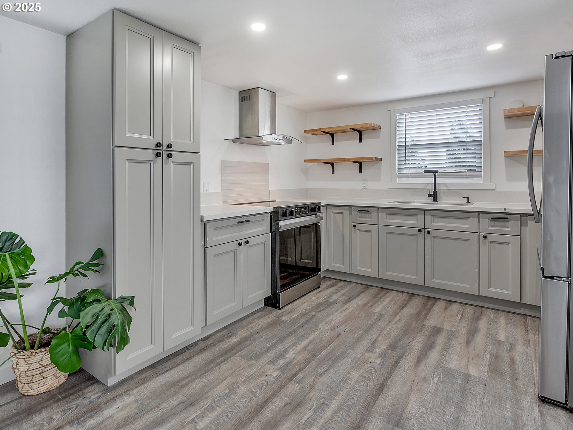 620 Southeast 2nd Avenue Canby, OR 97013 - Photo 2 of 26