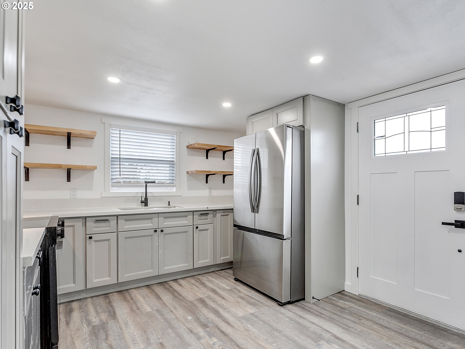 620 Southeast 2nd Avenue Canby, OR 97013 - Photo 3 of 26