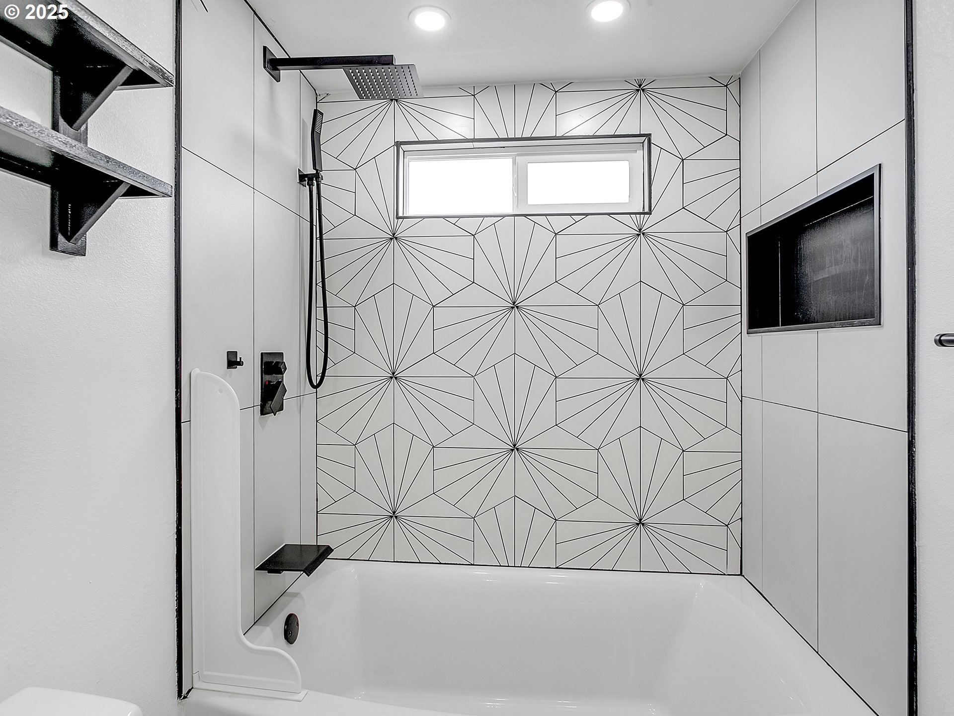 620 Southeast 2nd Avenue Canby, OR 97013 - Photo 7 of 26 Living Room