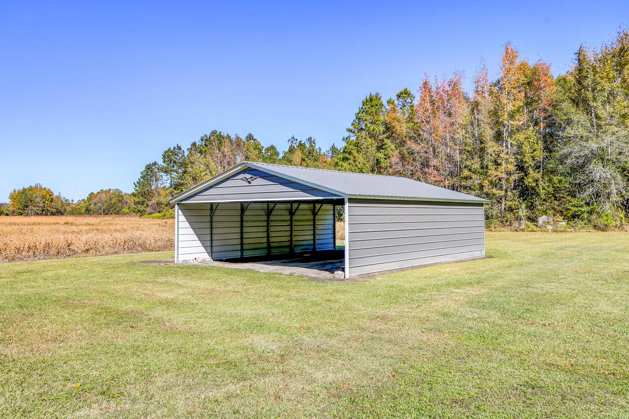 504 Delos Road Kingstree, SC 29556 - Photo 9 of 37 DSC_9553_4_5_6_7