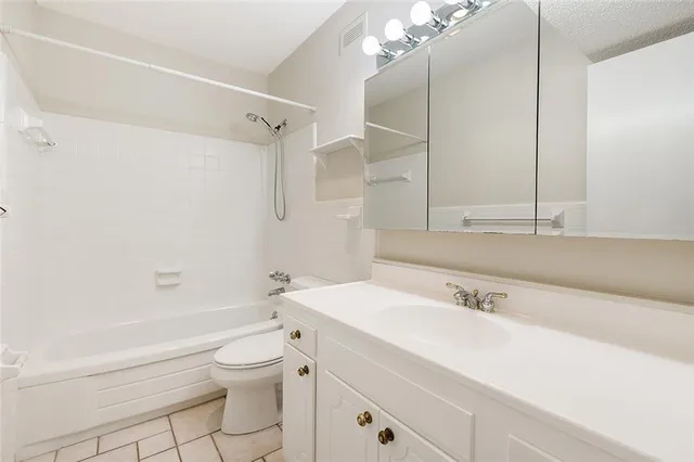 $220,000 | 2704 Whitney Place, Unit 815, Metairie, LA 70002