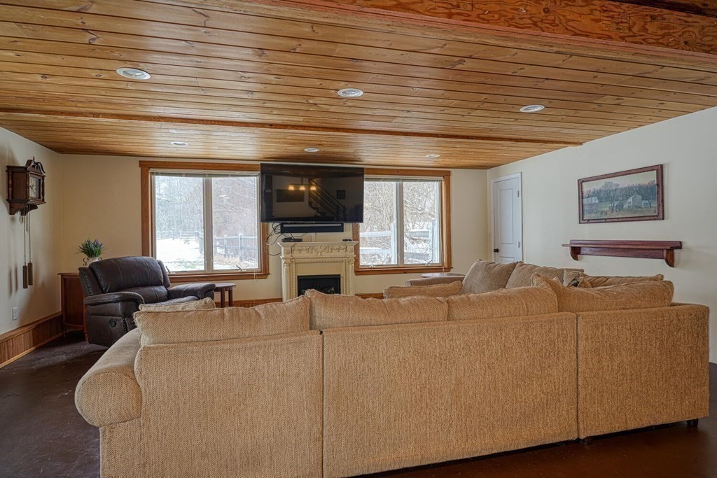 276 Berlin Road Bolton, MA 01740 - Photo 29 of 36 Gallery Image 29