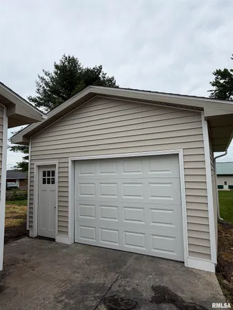 $175,000 | 858 West Superior Avenue, Jacksonville, IL 62650
