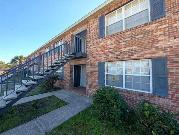 $1,045 | 6415 South Roberts Avenue, Unit 105, Tampa, FL 33616