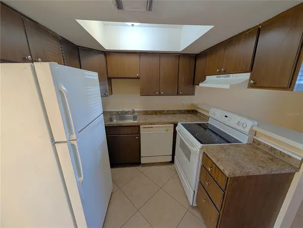$1,045 | 6415 South Roberts Avenue, Unit 105, Tampa, FL 33616