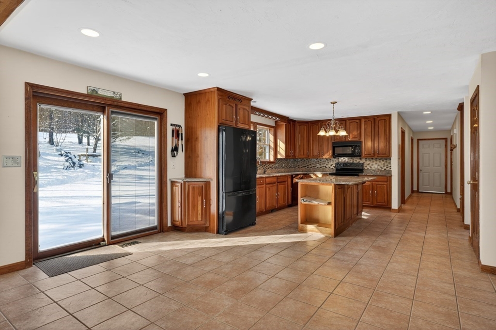 11 Yeoman Road Charlton, MA 01507 - Photo 10 of 35 Gallery Image 10