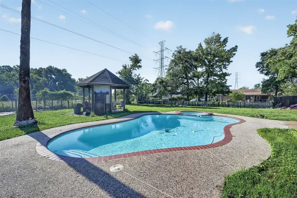 $299,900 | 621 Elsbeth Road, Channelview, TX 77530
