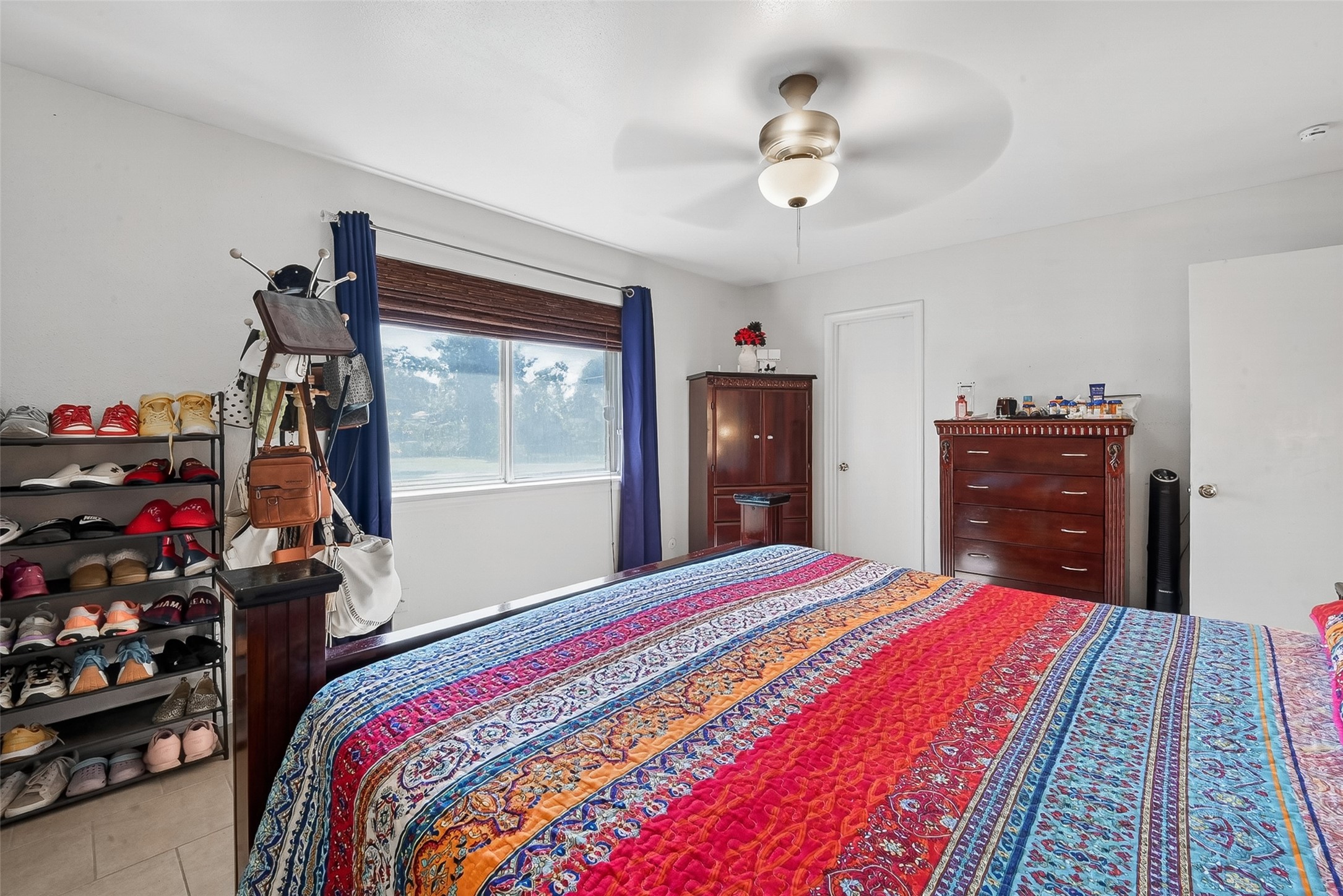 621 Elsbeth Road Channelview, TX 77530 - Photo 17 of 38 a bedroom with a bed and a chandelier