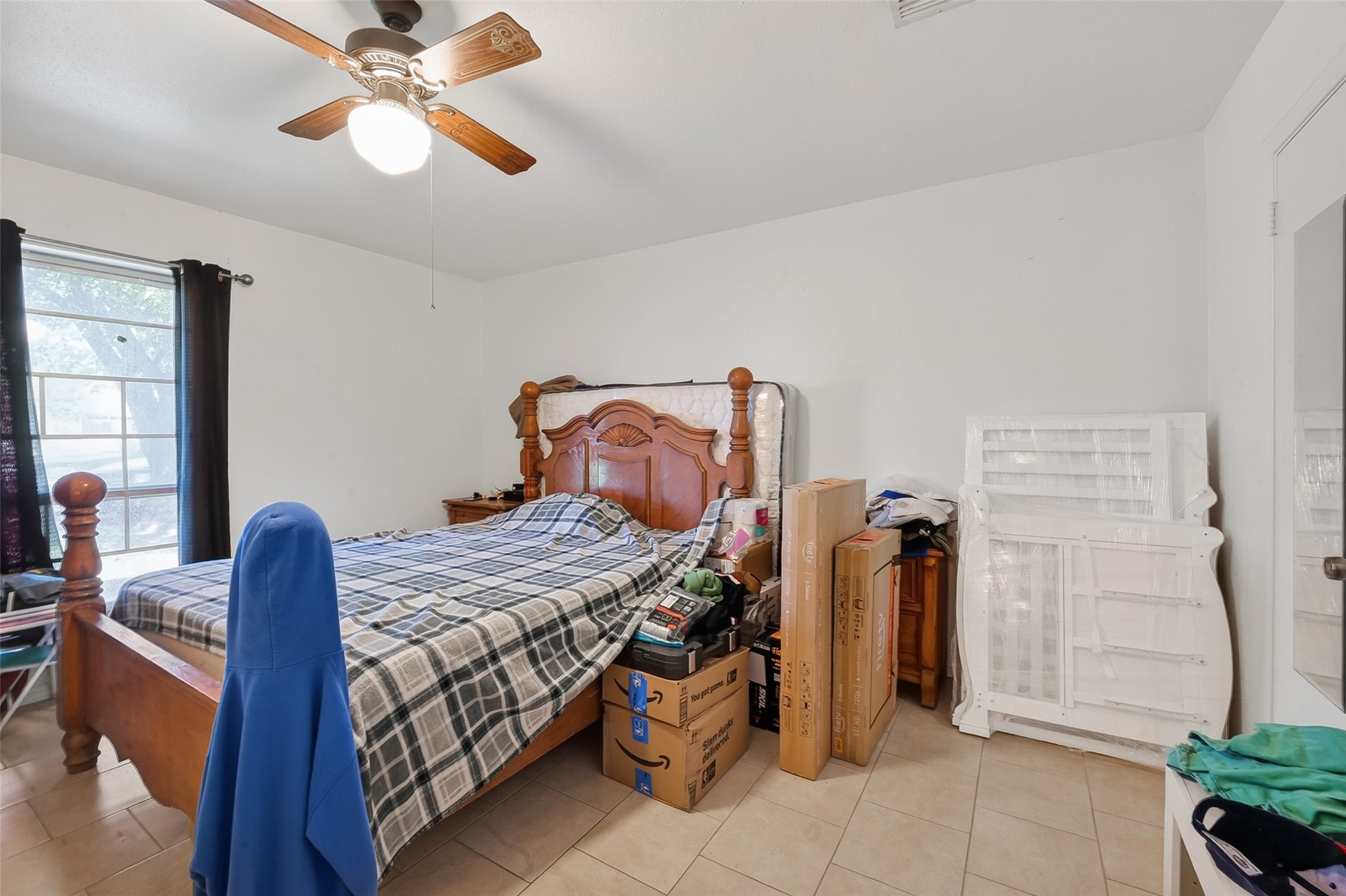 621 Elsbeth Road Channelview, TX 77530 - Photo 18 of 38 a bedroom with a bed and a chandelier