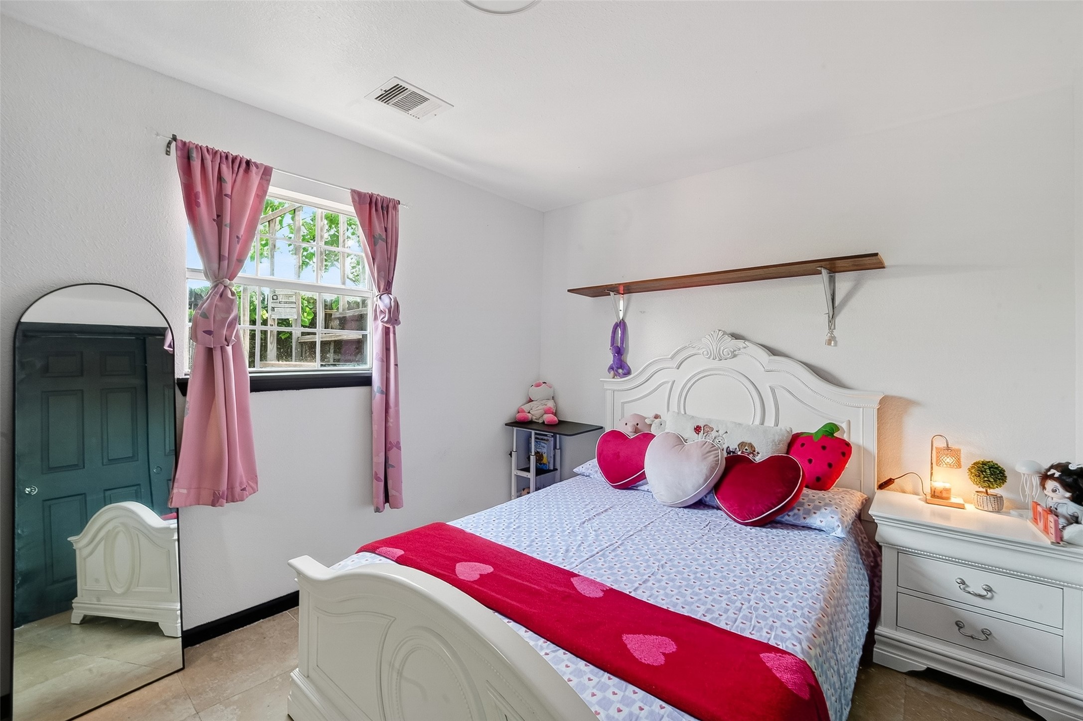 621 Elsbeth Road Channelview, TX 77530 - Photo 32 of 38 a bedroom with a bed and a window