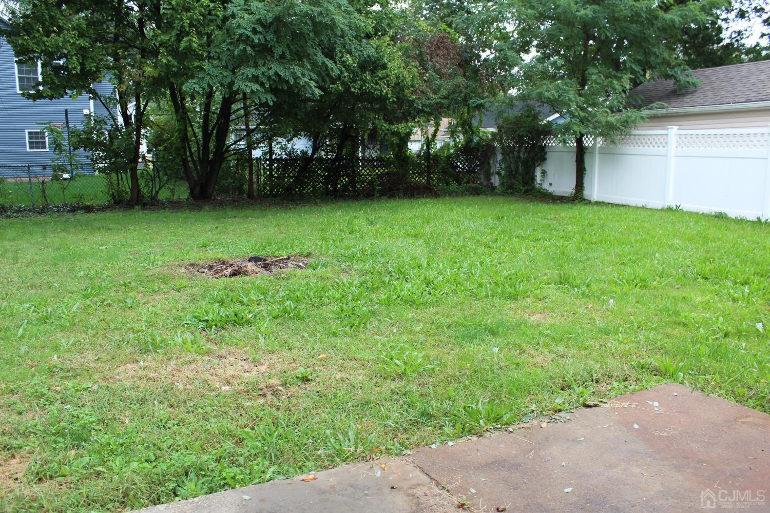 27 Markham Road Edison, NJ 08817 - Photo 21 of 28 a view of a trees with a park