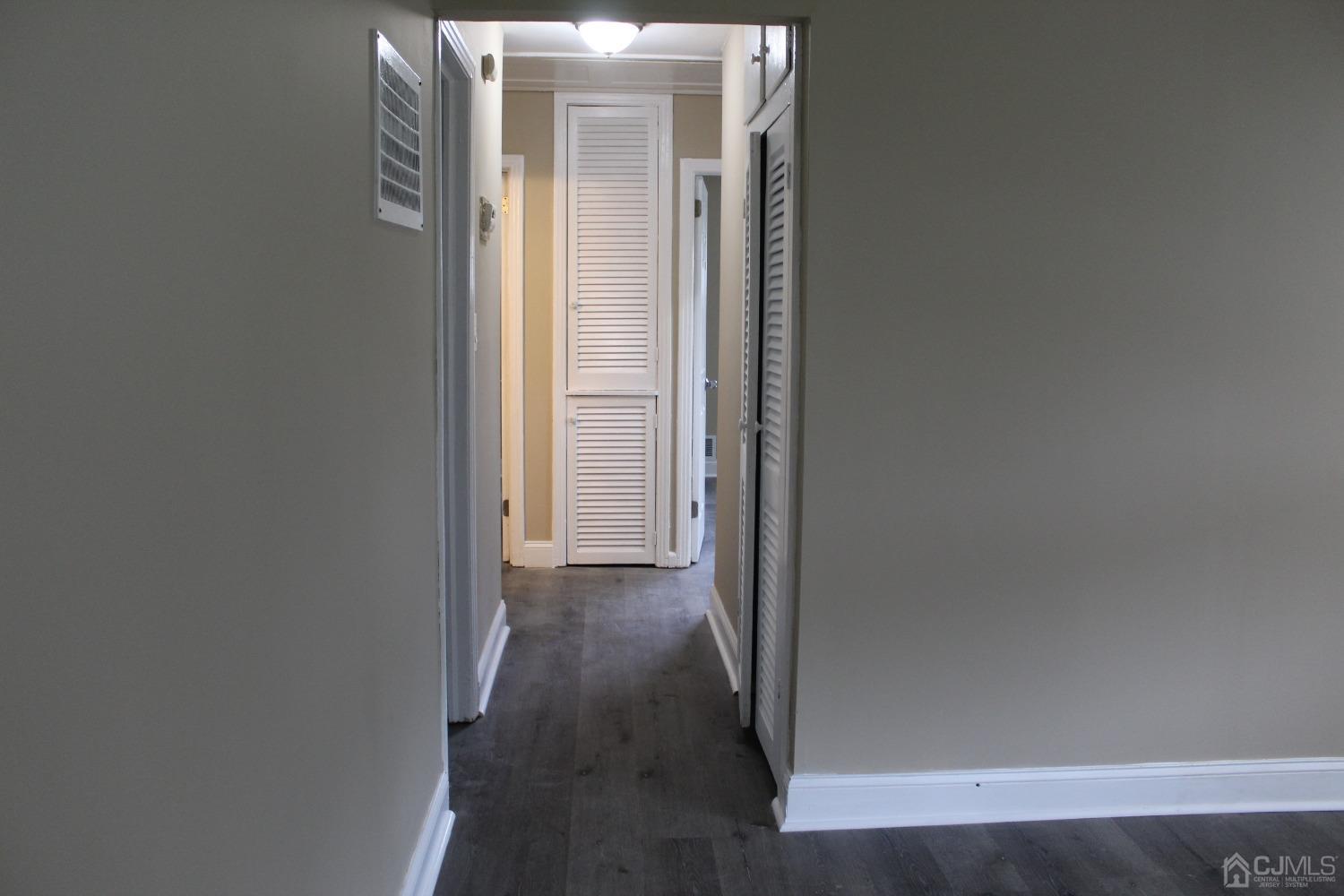 27 Markham Road Edison, NJ 08817 - Photo 22 of 28 a view of a mirror