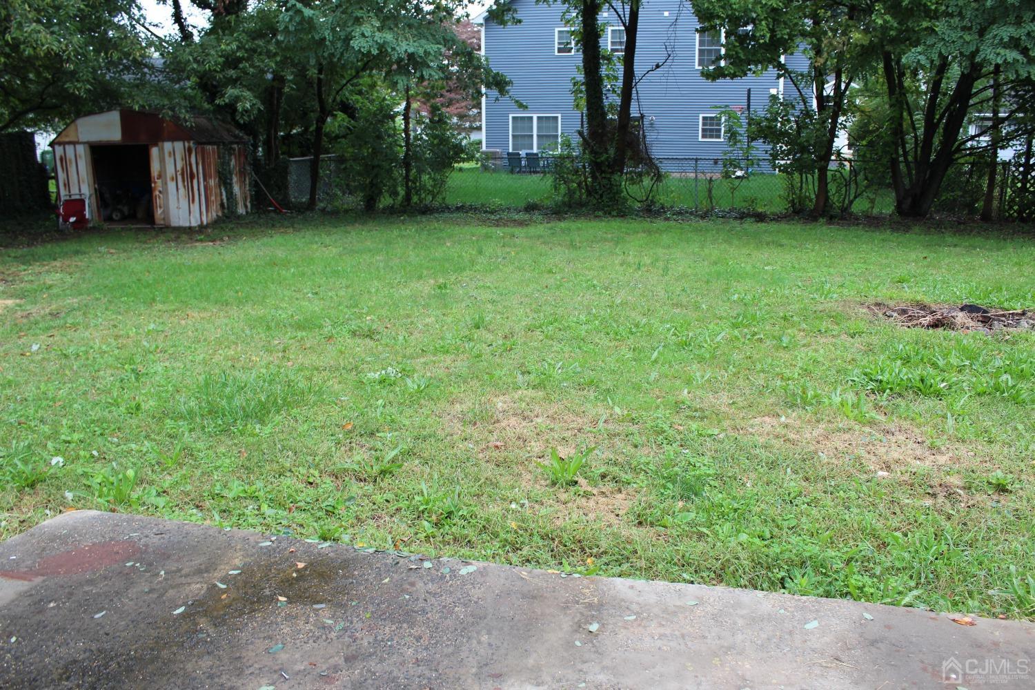 27 Markham Road Edison, NJ 08817 - Photo 27 of 28 a view of a backyard with a garden